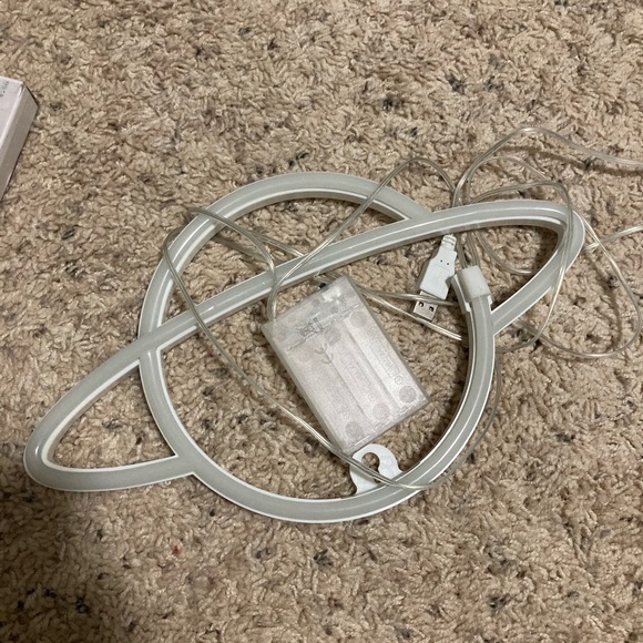 Green neon planet sign - Picture 2 of 4